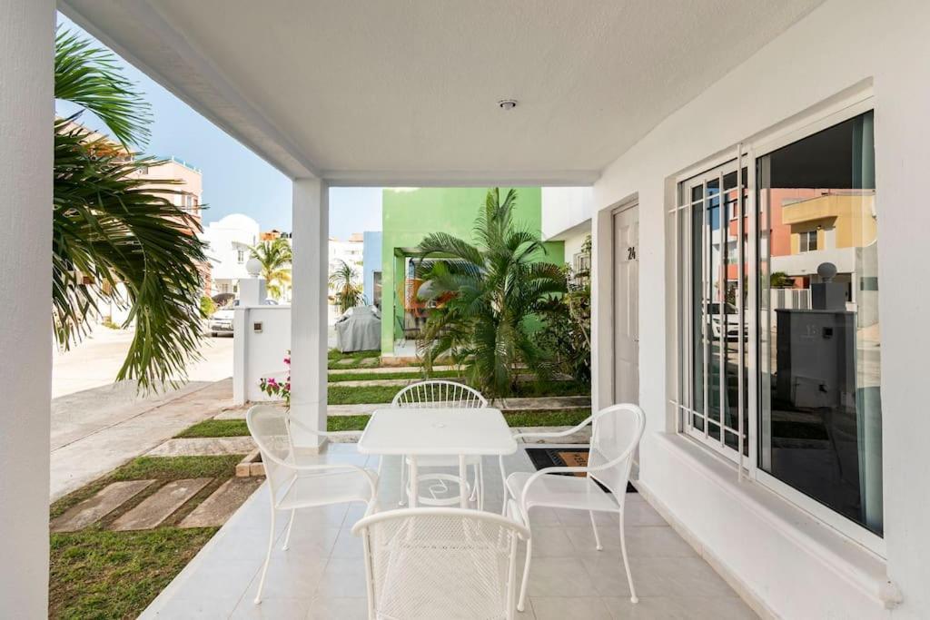 Micro Studio Perfect For Backpackers, Couples, 3 Min Drive To Playa El Nino แคนคูน ภายนอก รูปภาพ
